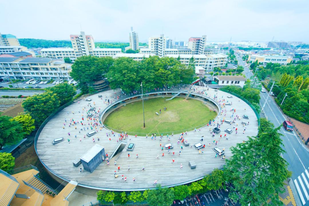 極簡設(shè)計的幼兒園成為孩子釋放天性的樂園