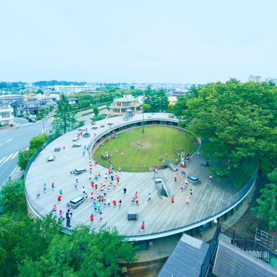 極簡設(shè)計的幼兒園成為孩子釋放天性的樂園