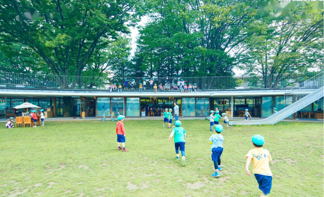 極簡設(shè)計的幼兒園成為孩子釋放天性的樂園