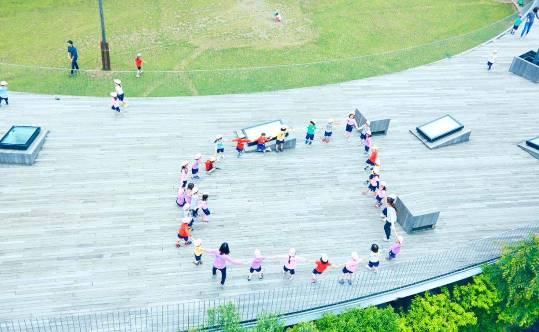 極簡設(shè)計的幼兒園成為孩子釋放天性的樂園